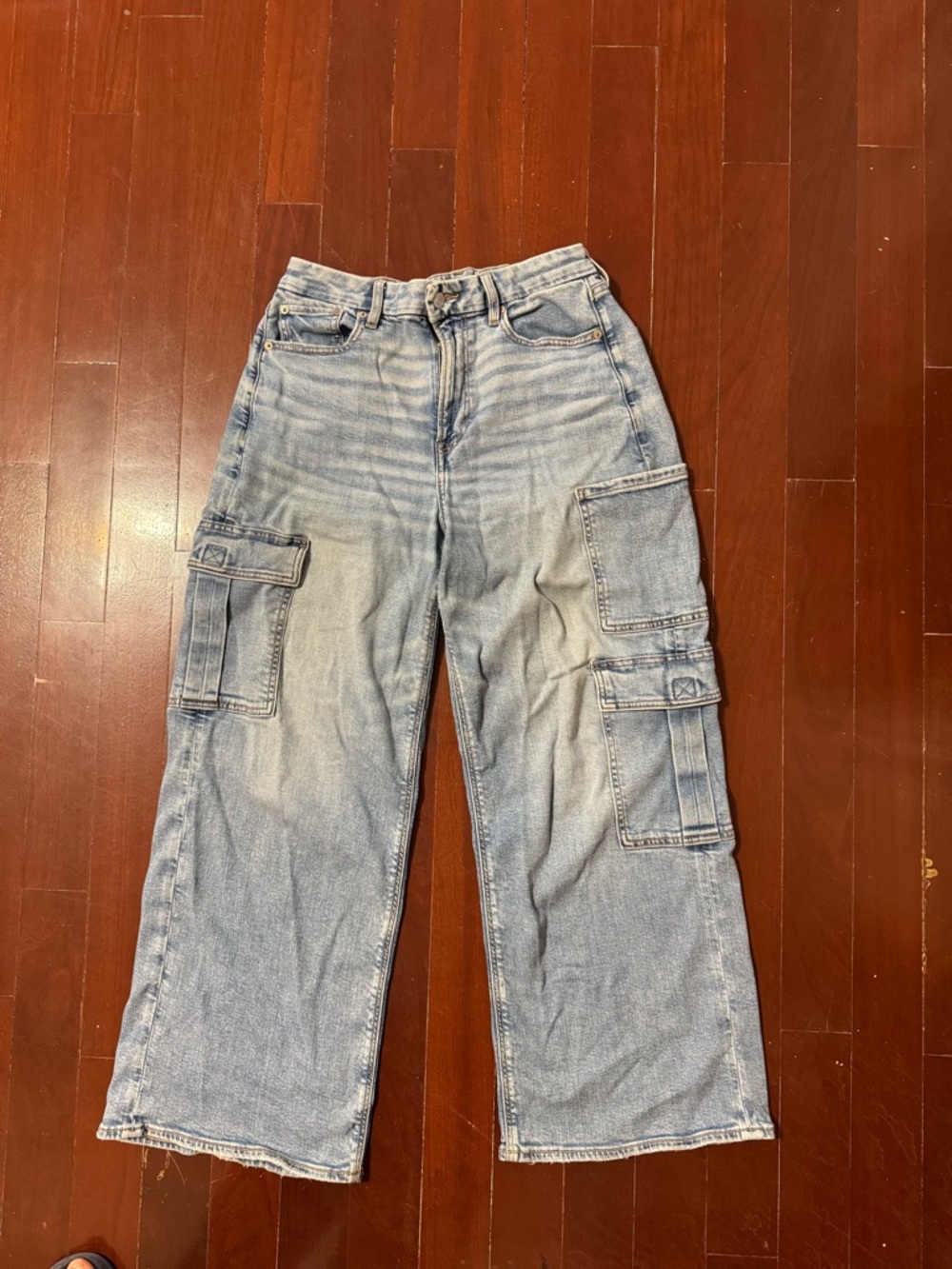 American Eagle Outfitters light blue denim jeans
